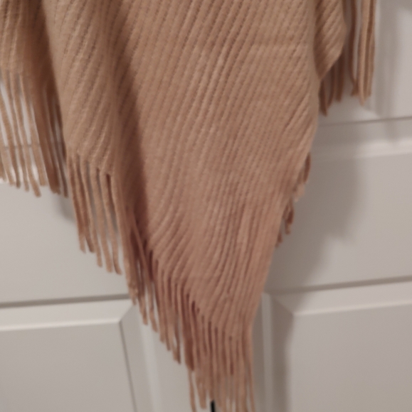 Shaw - Picture 2 of 2